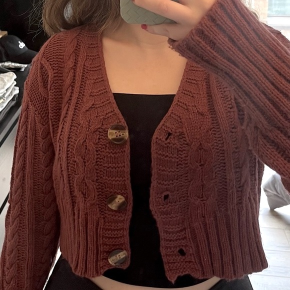Cable knit crop cardigan - Picture 8 of 8